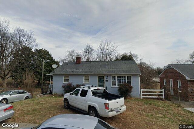1121 Rich AVE