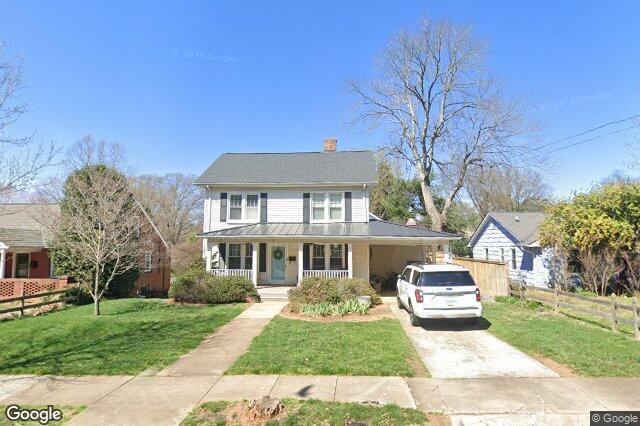 2221 Parkway DR