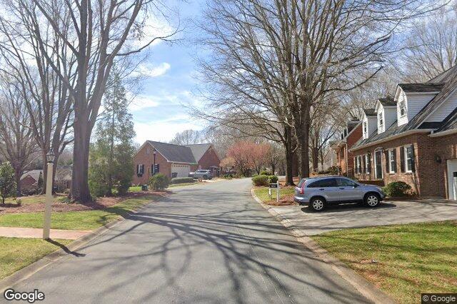 7121 Ridge RD